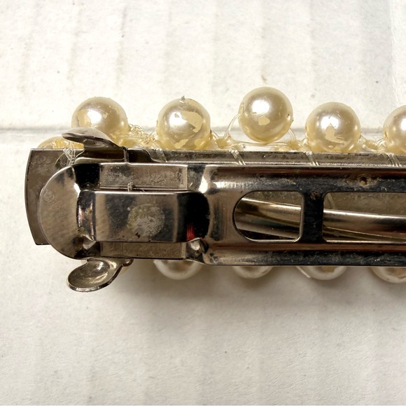 Vintage Faux Pearl Cream & Gold Tone Hair Barrette Spring Snap Clip French Style - Picture 5 of 7